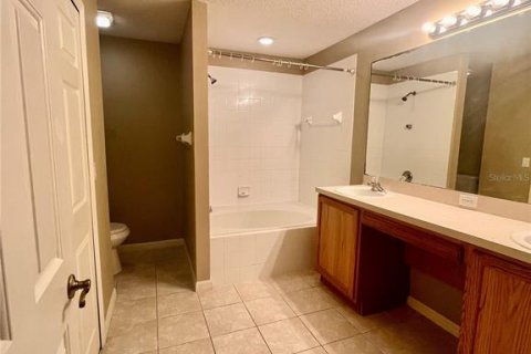 House in Deltona, Florida 3 bedrooms, 166.2 sq.m. № 2394272 - photo 10