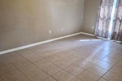 House in Deltona, Florida 3 bedrooms, 166.2 sq.m. № 2394272 - photo 11