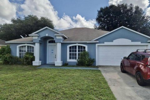 House in Deltona, Florida 3 bedrooms, 166.2 sq.m. № 2394272
