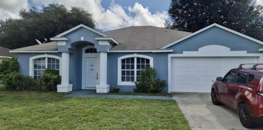 House in Deltona, Florida 3 bedrooms, 166.2 sq.m. № 2394272