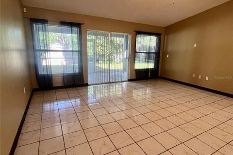 House in Deltona, Florida 3 bedrooms, 166.2 sq.m. № 2394272 - photo 15