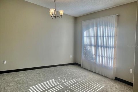House in Deltona, Florida 3 bedrooms, 166.2 sq.m. № 2394272 - photo 4