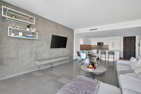 Condo in Miami, Florida, 2 bedrooms  № 2240804 - photo 7