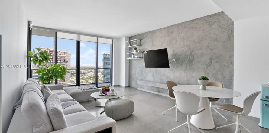 Condo in Miami, Florida, 2 bedrooms  № 2240804