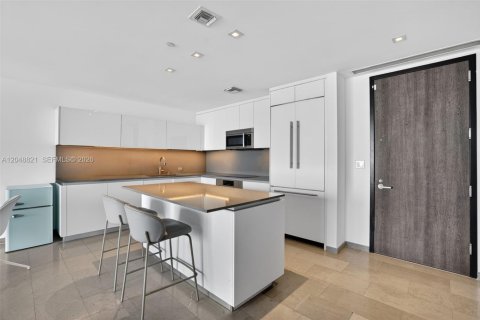 Condo in Miami, Florida, 2 bedrooms  № 2240804 - photo 4