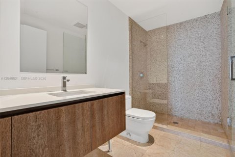 Condo in Miami, Florida, 2 bedrooms  № 2240804 - photo 12