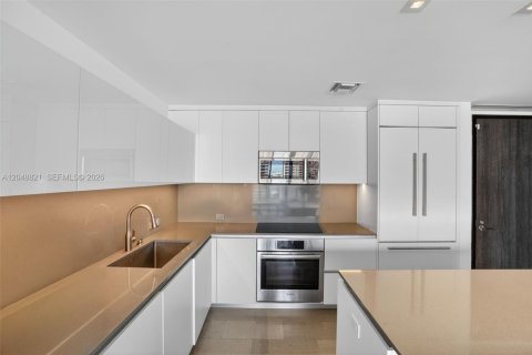 Condo in Miami, Florida, 2 bedrooms  № 2240804 - photo 17