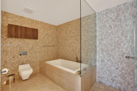 Condo in Miami, Florida, 2 bedrooms  № 2240804 - photo 9