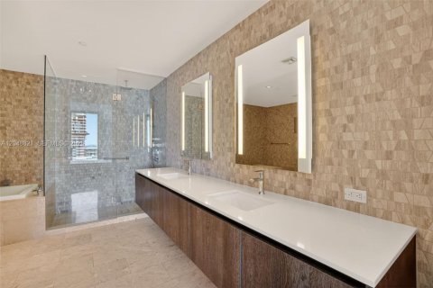 Condo in Miami, Florida, 2 bedrooms  № 2240804 - photo 6