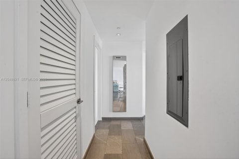 Condo in Miami, Florida, 2 bedrooms  № 2240804 - photo 22
