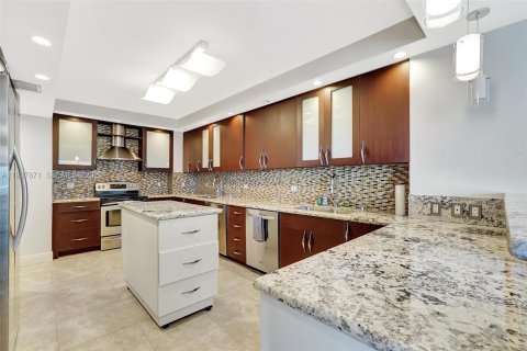 Condominio en venta en Bal Harbour, Florida, 2 dormitorios, 180.42 m2 № 1995609 - foto 17