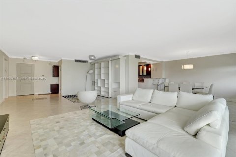 Condominio en venta en Bal Harbour, Florida, 2 dormitorios, 180.42 m2 № 1995609 - foto 6