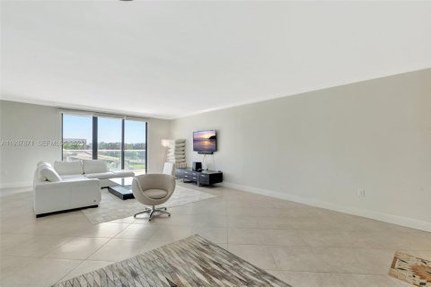 Condominio en venta en Bal Harbour, Florida, 2 dormitorios, 180.42 m2 № 1995609 - foto 9