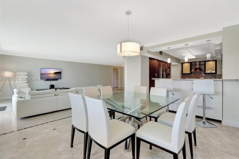 Condominio en venta en Bal Harbour, Florida, 2 dormitorios, 180.42 m2 № 1995609 - foto 14