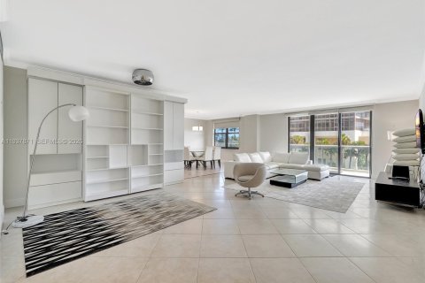 Condominio en venta en Bal Harbour, Florida, 2 dormitorios, 180.42 m2 № 1995609 - foto 3