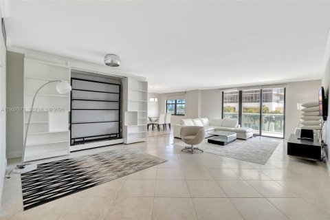 Condominio en venta en Bal Harbour, Florida, 2 dormitorios, 180.42 m2 № 1995609 - foto 4