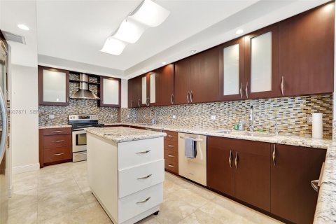 Condominio en venta en Bal Harbour, Florida, 2 dormitorios, 180.42 m2 № 1995609 - foto 18