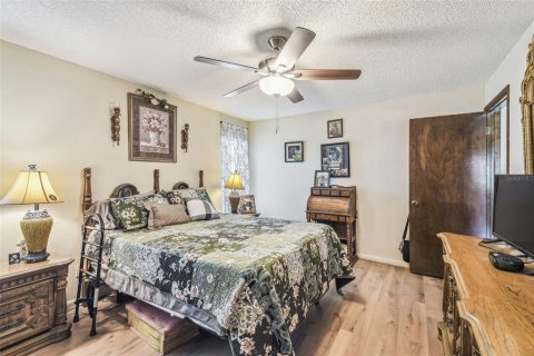 House in New Port Richey, Florida 3 bedrooms, 164.25 sq.m. № 1653735 - photo 22