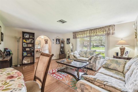 House in New Port Richey, Florida 3 bedrooms, 164.25 sq.m. № 1653735 - photo 21