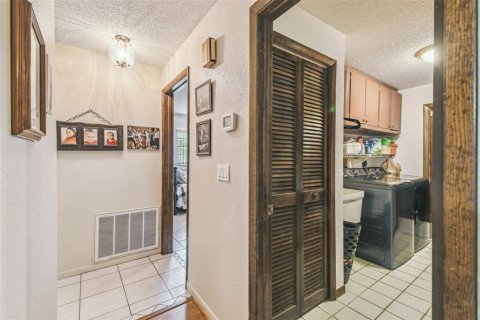 House in New Port Richey, Florida 3 bedrooms, 164.25 sq.m. № 1653735 - photo 8