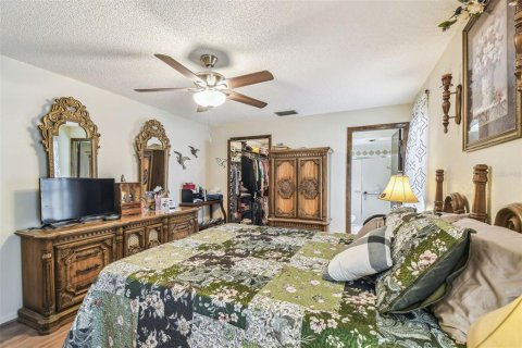 House in New Port Richey, Florida 3 bedrooms, 164.25 sq.m. № 1653735 - photo 23
