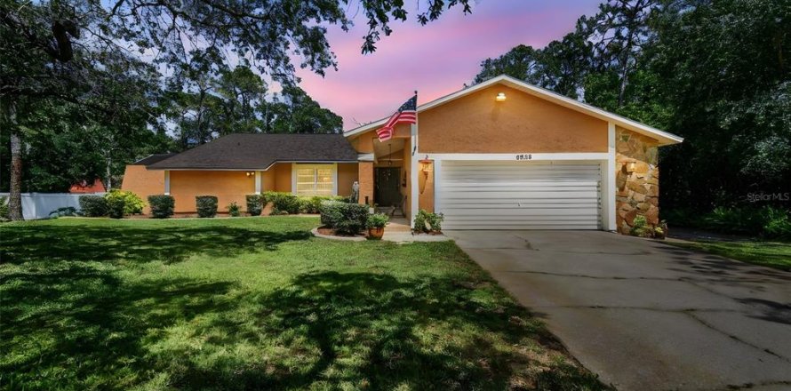 House in New Port Richey, Florida 3 bedrooms, 164.25 sq.m. № 1653735
