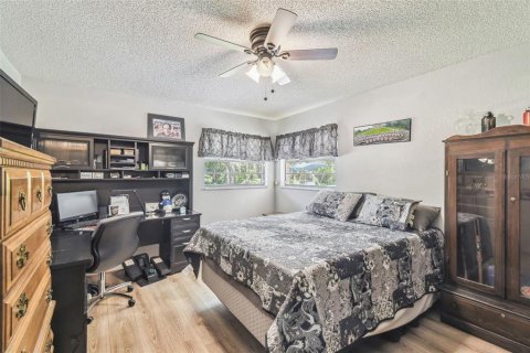 House in New Port Richey, Florida 3 bedrooms, 164.25 sq.m. № 1653735 - photo 30