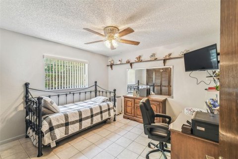 House in New Port Richey, Florida 3 bedrooms, 164.25 sq.m. № 1653735 - photo 28