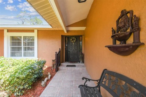House in New Port Richey, Florida 3 bedrooms, 164.25 sq.m. № 1653735 - photo 6