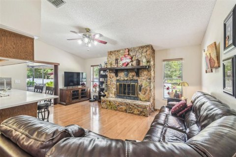 House in New Port Richey, Florida 3 bedrooms, 164.25 sq.m. № 1653735 - photo 12