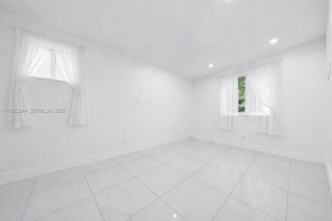 Купить виллу или дом в Майами, Флорида 2 спальни, 115.2м2, № 2006608 - фото 13