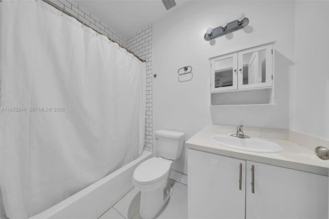 Купить виллу или дом в Майами, Флорида 2 спальни, 115.2м2, № 2006608 - фото 12