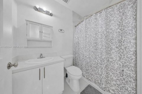 Купить виллу или дом в Майами, Флорида 2 спальни, 115.2м2, № 2006608 - фото 14