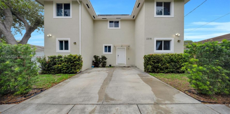 Дом в Майами, Флорида 2 спальни, 115.2м2 № 2006608