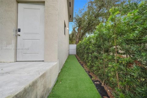 Купить виллу или дом в Майами, Флорида 2 спальни, 115.2м2, № 2006608 - фото 16