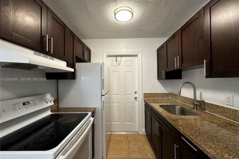 Apartment in Pompano Beach, Florida 2 bedrooms № 2067867 - photo 10