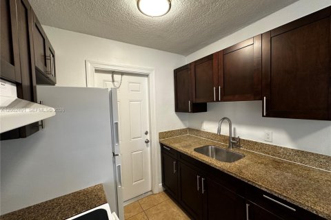 Apartment in Pompano Beach, Florida 2 bedrooms № 2067867 - photo 9