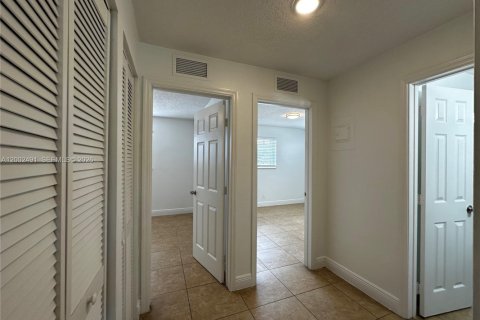 Apartment in Pompano Beach, Florida 2 bedrooms № 2067867 - photo 12