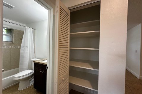 Apartment in Pompano Beach, Florida 2 bedrooms № 2067867 - photo 13