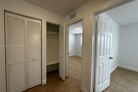 Apartment in Pompano Beach, Florida 2 bedrooms № 2067867 - photo 17