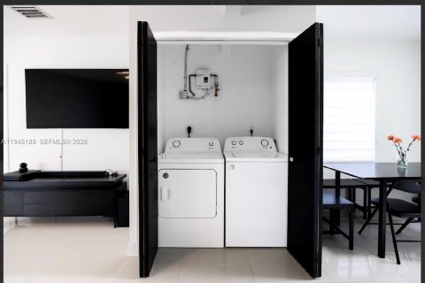 Купить виллу или дом в Майами, Флорида 2 спальни, 116.96м2, № 2152851 - фото 13