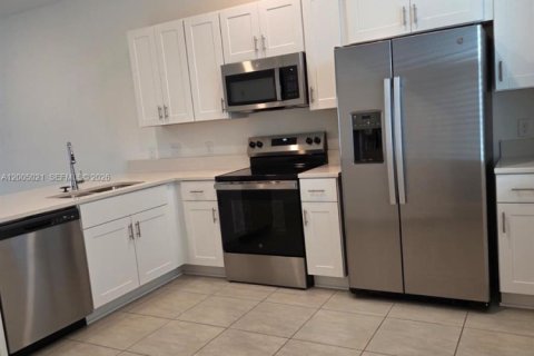 Townhouse in Kissimmee, Florida 2 bedrooms № 2069014 - photo 2