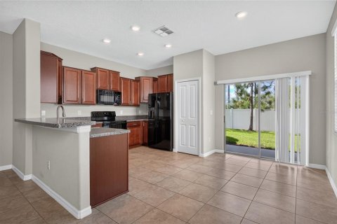 Townhouse in Tampa, Florida 2 bedrooms, 143.16 sq.m. № 2238555 - photo 8