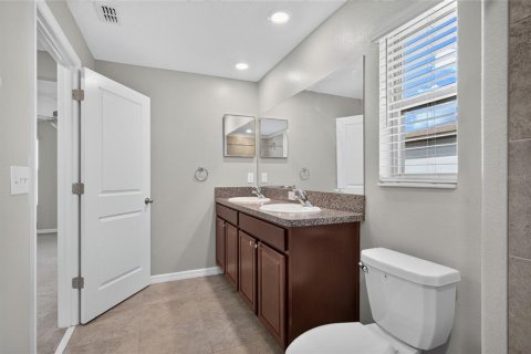 Townhouse in Tampa, Florida 2 bedrooms, 143.16 sq.m. № 2238555 - photo 20