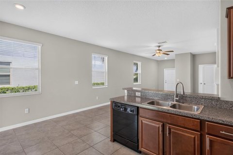 Townhouse in Tampa, Florida 2 bedrooms, 143.16 sq.m. № 2238555 - photo 9
