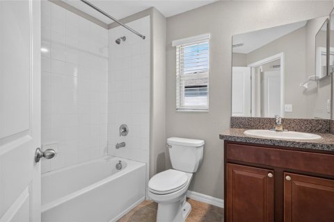 Townhouse in Tampa, Florida 2 bedrooms, 143.16 sq.m. № 2238555 - photo 25