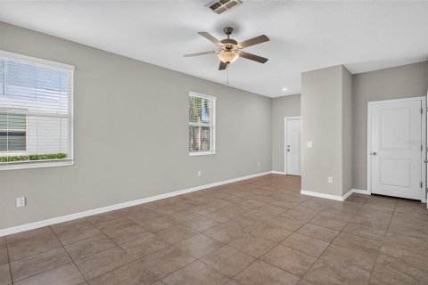 Townhouse in Tampa, Florida 2 bedrooms, 143.16 sq.m. № 2238555 - photo 12
