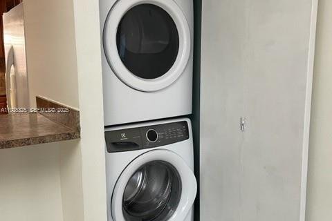 Townhouse in Hialeah, Florida 3 bedrooms, 139.35 sq.m. № 1983881 - photo 16