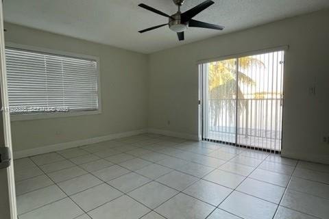 Townhouse in Hialeah, Florida 3 bedrooms, 139.35 sq.m. № 1983881 - photo 9