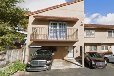 Townhouse in Hialeah, Florida 3 bedrooms, 139.35 sq.m. № 1983881
